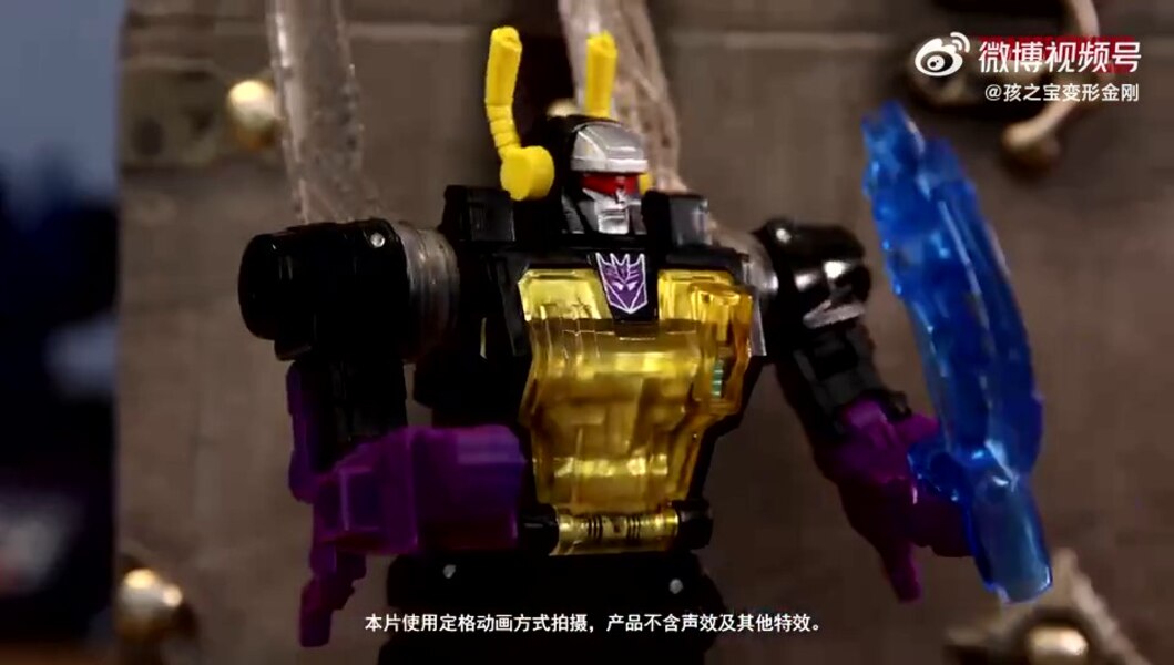 Transformers Legacy Official Stop Motion Video   Bug Spray  (11 of 27)